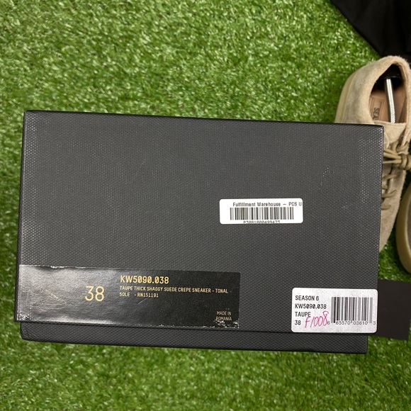 New in box Yeezy Season 6 crepe sneaker thick shaggy suede taupe tonial size 38 - Picture 5 of 5
